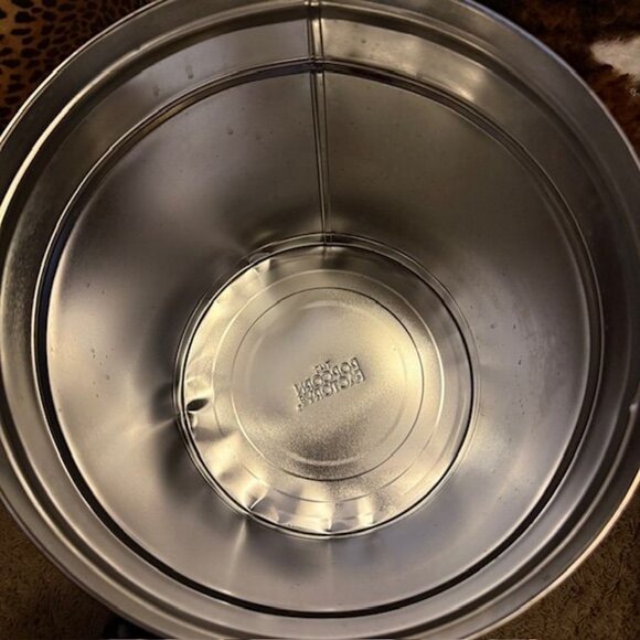 The Popcorn Factory 6.5 Gallon LET IT SNOW Green Gold Scroll Lidded Metal Barrel - Picture 11 of 14